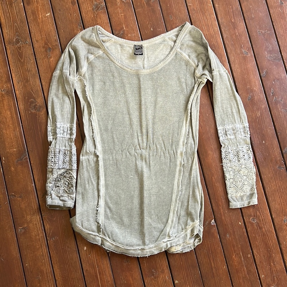 Boutique off shoulder sweater, free people style